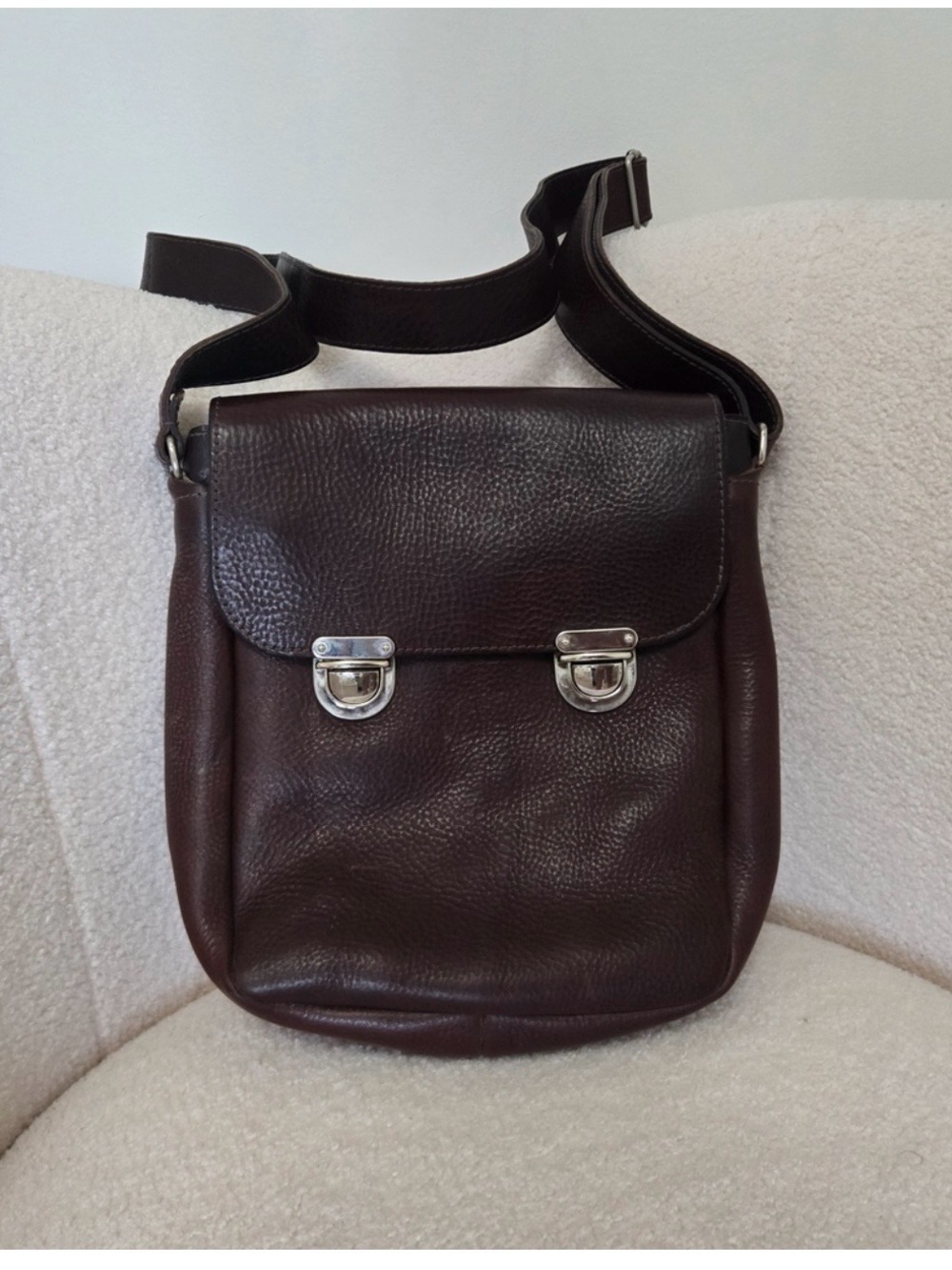 Men's Brown Leather  M0851 Crossbody Bag - Classic Satchel